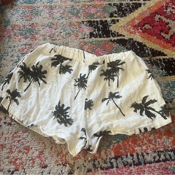 ASOS DESIGN cheesecloth flippy short in palm tree print co-ord size 6 - Picture 3 of 5